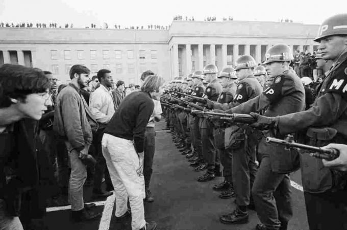 Fotografija prosvjednika u Pentagonu 1967. godine