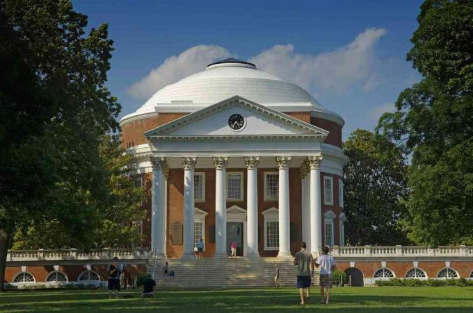 SAD, Virginia, Sveučilište Virginia Rotunda i akademsko selo. Osnovao Thomas Jefferson; Charlottesville