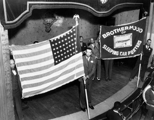 A. Philip Randolph drži transparent Bratstva uspavanih automobila Portere Union