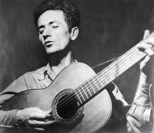 Woody Guthrie Sviranje gitare