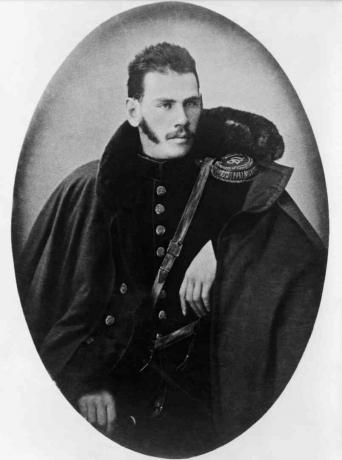 Portret mladog Tolstoja u vojnoj odori