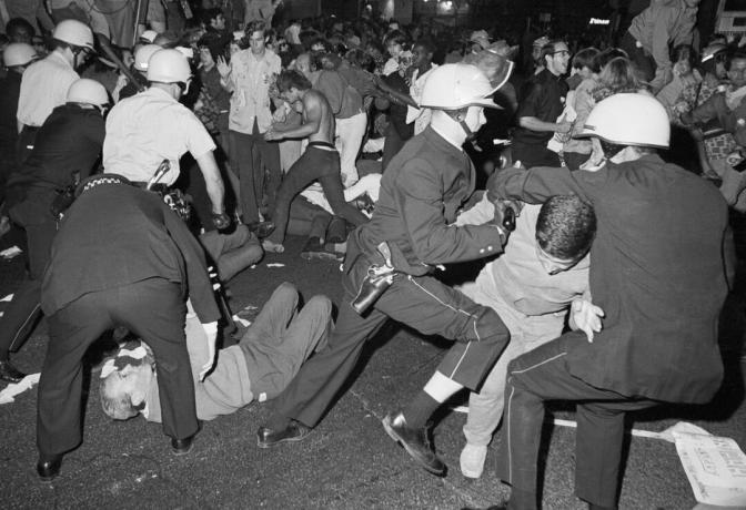 Policija i prosvjednici u Chicagu 1968. godine