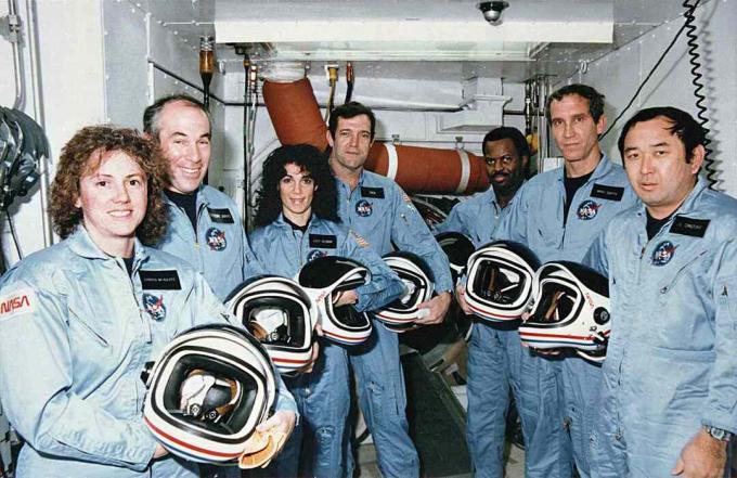 Svemirski šatl izazivač katastrofe STS-51L slike - 51-l Challenger posada u bijeloj sobi