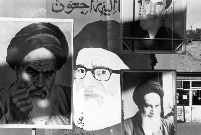 Plakati ajatolaha Khomeina izloženi su u sastavu američke ambasade.