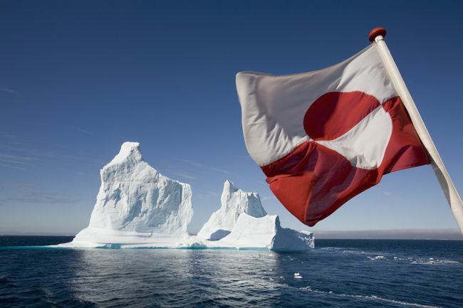 Zastava Grenlanda na trajektu Arctic Umiaq Line