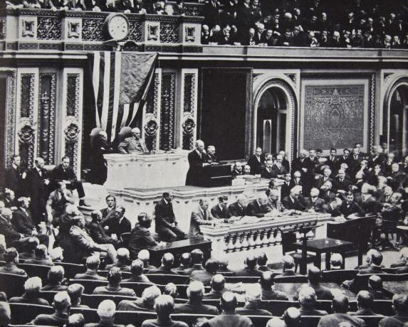Predsjednik Wilson u Kongresu preporučivši SAD-u da uđe u rat protiv Njemačke 1917