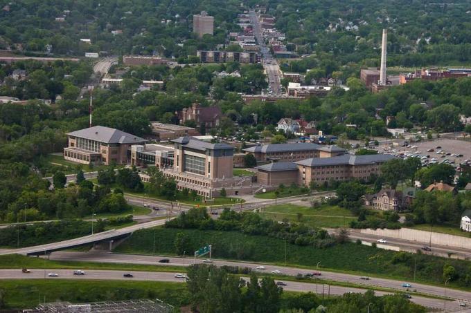 Pogled iz zraka Metropolitan State University.