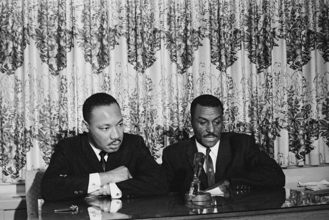 Aktivisti za građanska prava Martin Luther King Jr. i Fred Shuttlesworth drže tiskovnu konferenciju na početku Birminghamske kampanje, svibanj 1963.