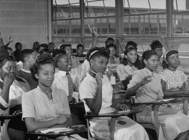 Rujna 1949. afroamerički studenti u nastavi u potpuno novoj gimnaziji George Washington Carver, Alabama