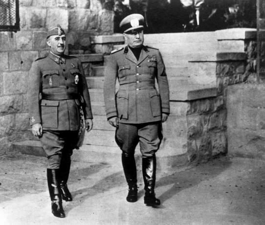 Španjolski autoritarni vođa Francisco Franco (lijevo) s talijanskim diktatorom Benitom Mussolinijem, 4. ožujka 1944