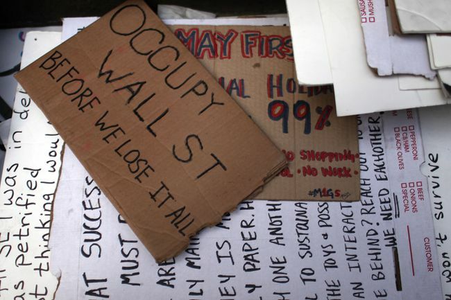 Gomila protestnih znakova Occupy Wall Street