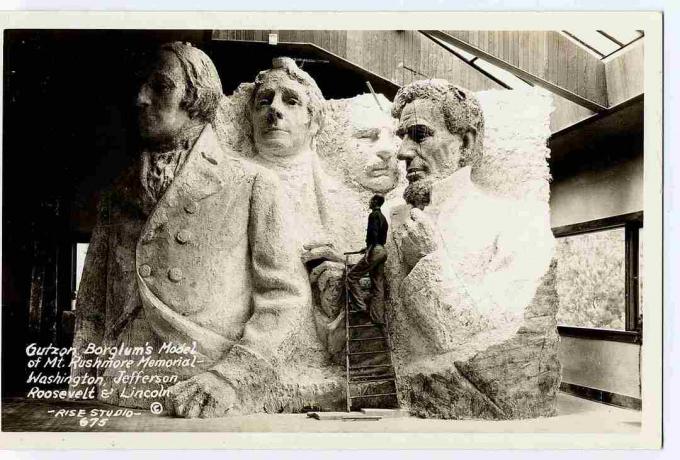 Model skale Mount Rushmore