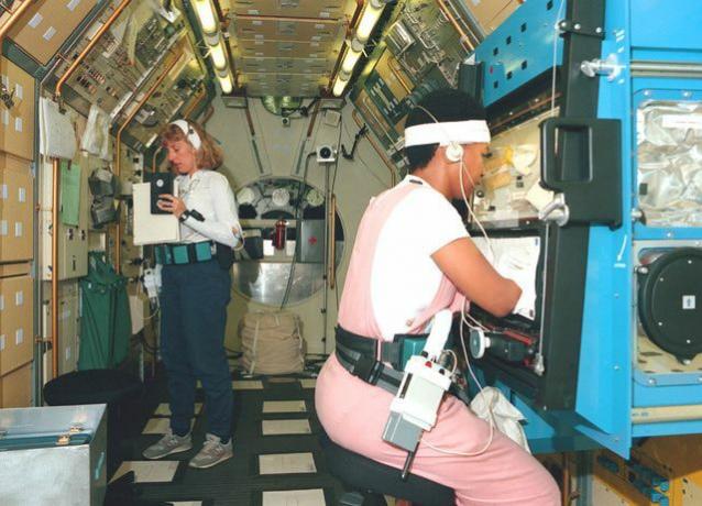 Slike Mae Jemison - Trening posade Spacelab-J: Jan Davis i Mae Jemison