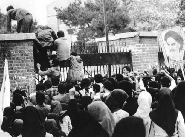 studenti raninana upadaju u američku ambasadu u Teheranu, 4. studenog 1979