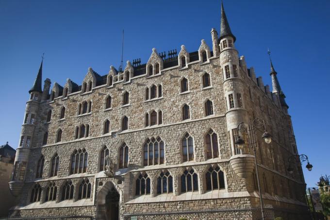 Casa Botines, ili Casa Fernández y Andrés, Antoni Gaudí u Leonu, Španjolska