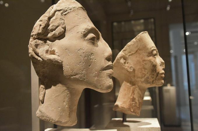 Busts of Nefertiti and Akhenaten, view profile.