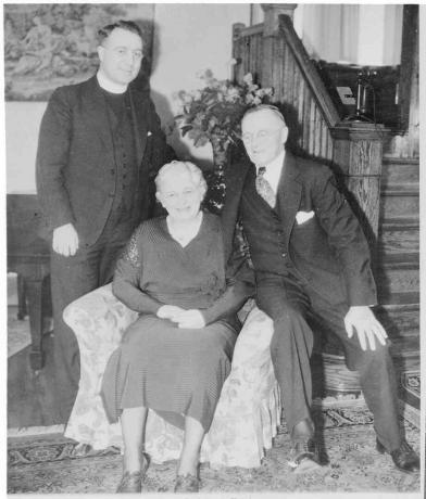 Portret Charlesa E. Coughlin i njegovi roditelji